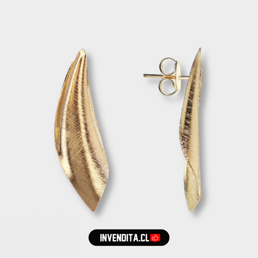 Aros enchapados en oro diseño arrugado