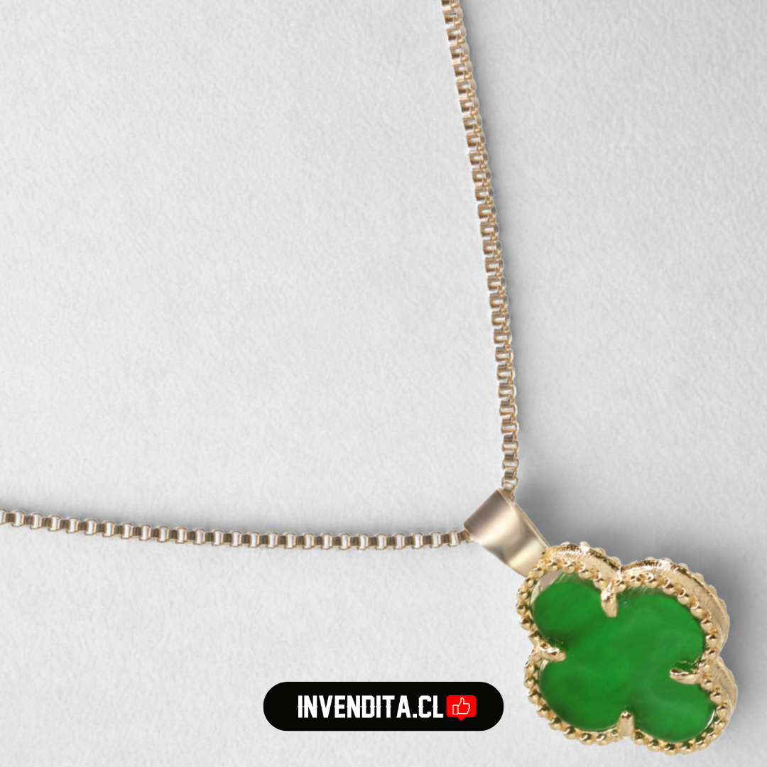Collar enchapado en oro colgante de flor verde