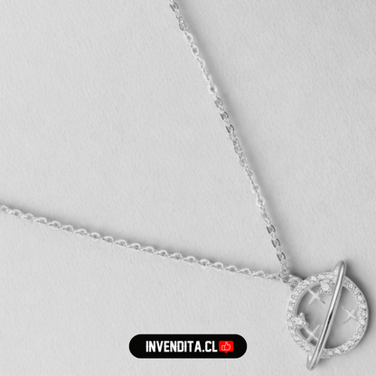 Collar de plata 925 diseño planeta con estrellas y circones