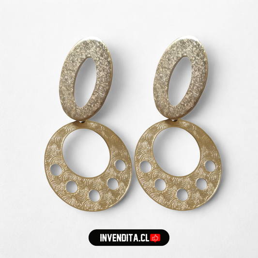 Aros enchapados en oro figuras redondeadas con grandes detalles