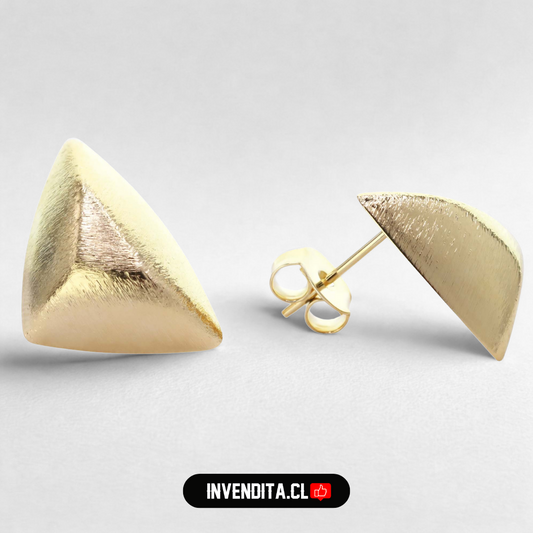 Aros enchapados en oro diseño triangulo satinado