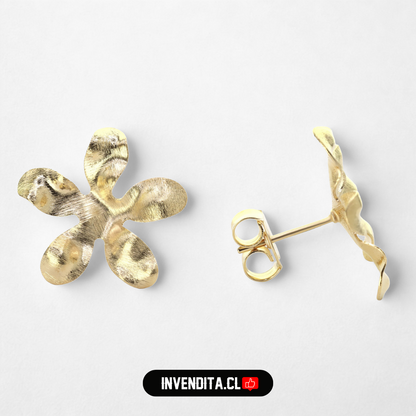 Aros enchapados en oro flor irregular satinada
