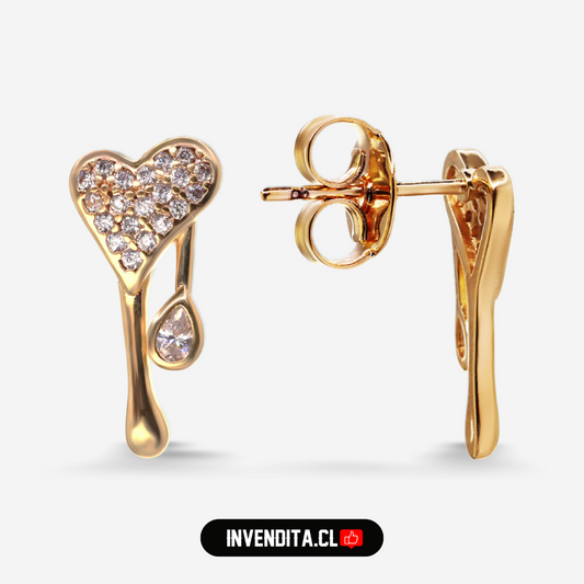 Aros enchapados en oro diseño corazones derretidos con circones