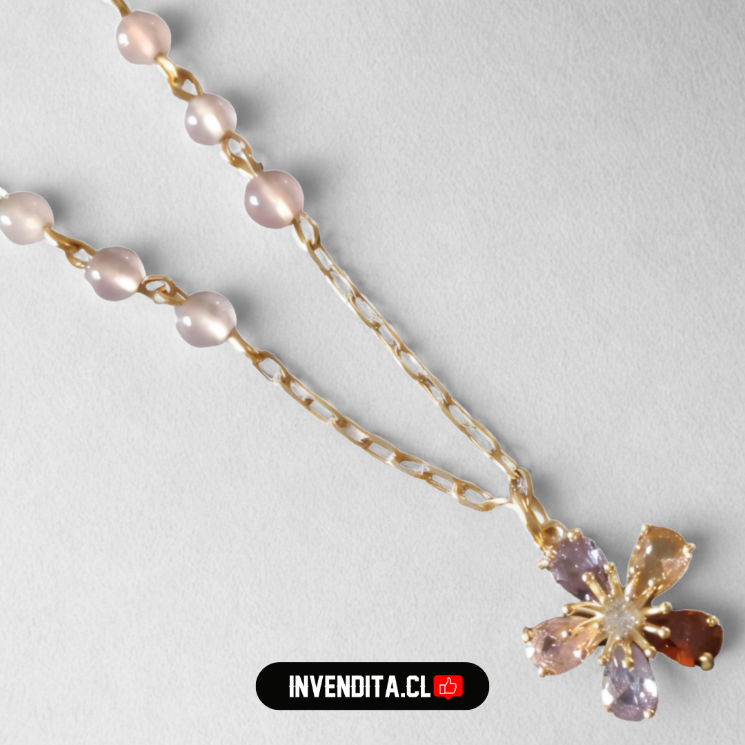 Collar enchapado en oro modelo flor de circones de colores con perlas rosadas