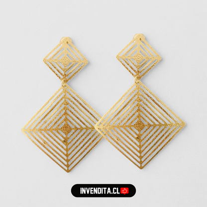 Aros enchapados en oro modelo geométricos