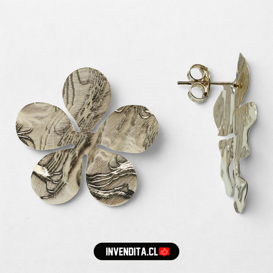 Aros enchapados en oro flor texturizada