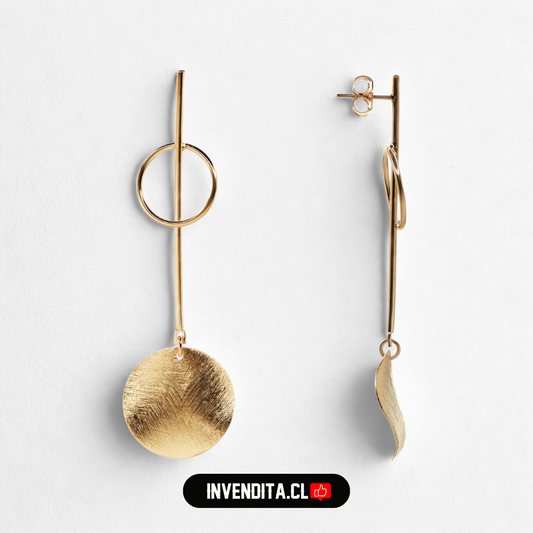 Aros enchapados en oro estilo varita con placa circular satinada