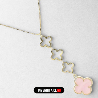 Collar enchapado en oro modelo figuras de flores y placa flor rosa