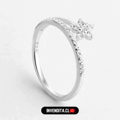 Anillo de Plata 925 banda con punta de flor y serie de circones