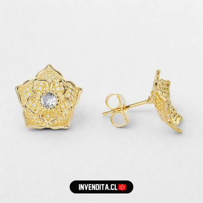 Aros enchapados en oro diseño flor con circón