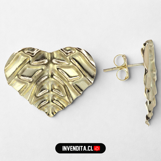 Aros enchapados en oro diseño hoja corazón con relieve