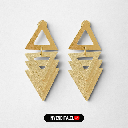 Aros enchapados en oro un triangulo y tres flechas