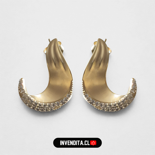 Aros enchapados en oro semi luna con hilera de circones