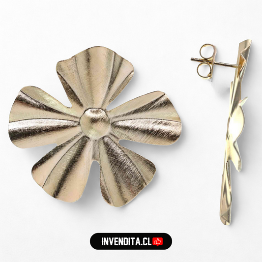 Aros enchapados en oro placa estilo flor satinada