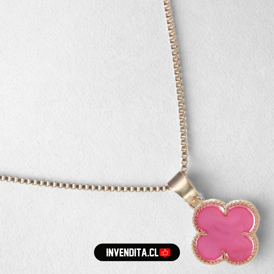Collar enchapado en oro colgante de flor rosa