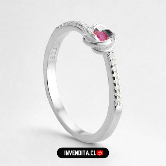 Anillo de plata 925 diseño nudo con circón rubí y bordes con circones