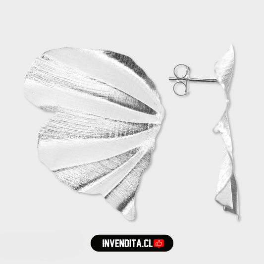 Aros enchapados en plata modelo pétalo satinado