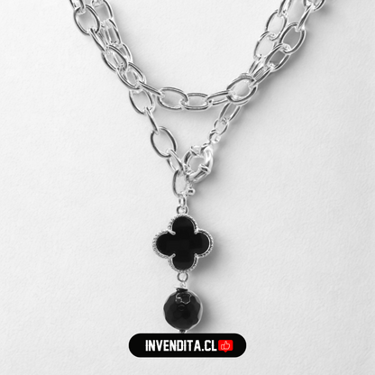 Collar enchapado en plata grandes eslabones con broche timón con flor y esfera de Ónix