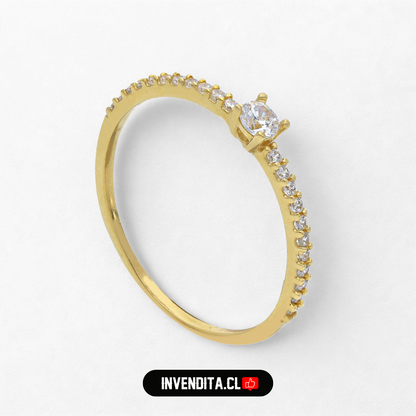 Anillo enchapado en oro circón solitario con banda de circones