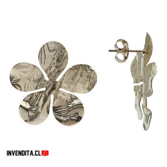 Aros enchapados en oro flor texturizada