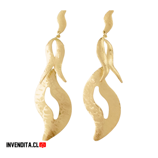 Aros enchapados en oro modelo copihue y hojas