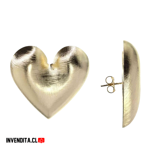 Aros enchapados en oro modelo corazón satinado