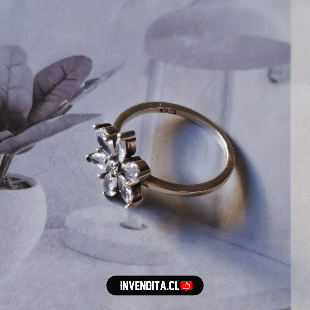 Anillo de plata 925 diseño margarita de circones