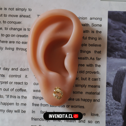 Aros enchapados en oro estilo marcos cruzados con circones