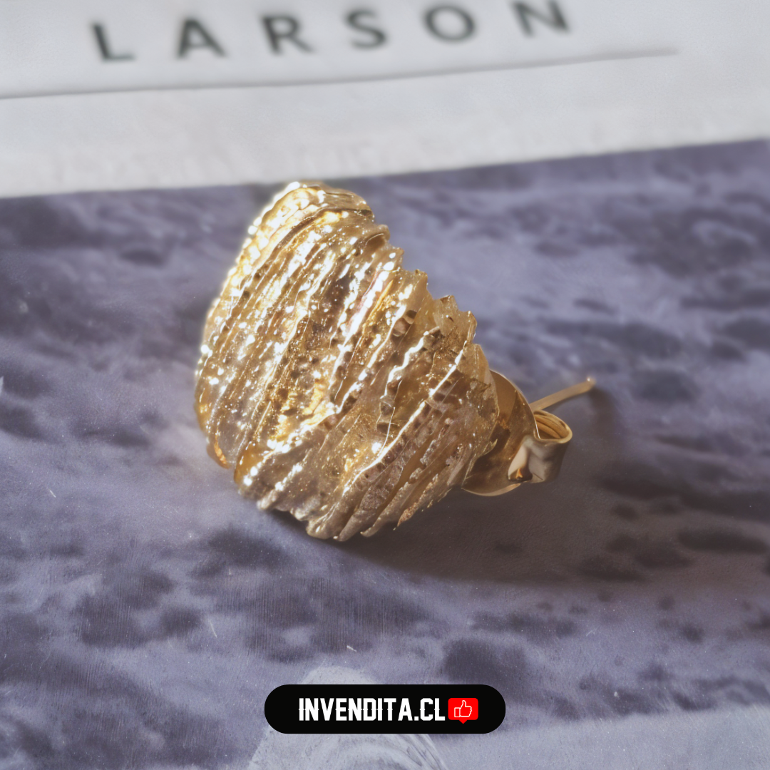 Aros enchapados en oro estilo placa con textura granulada