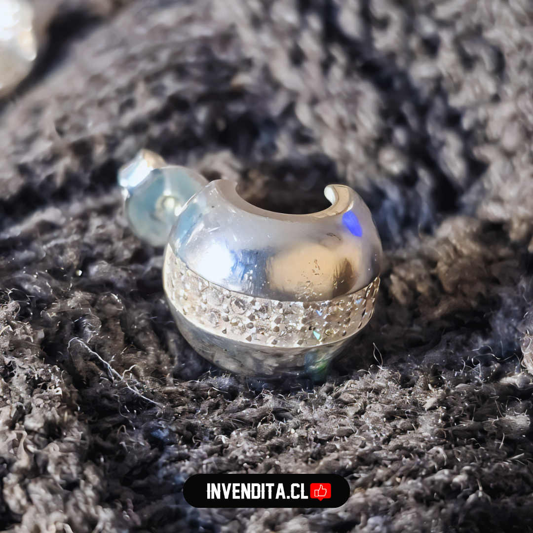 Aros enchapados en plata argolla con hilera de circones
