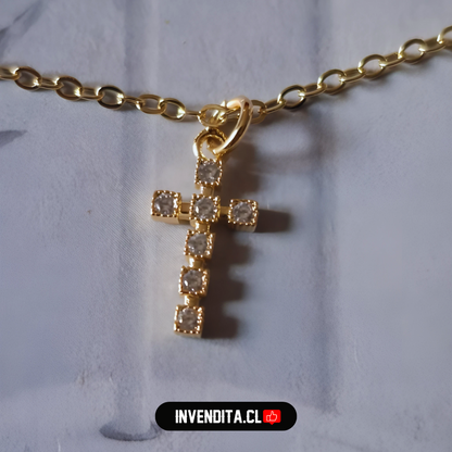 Collar enchapado en oro doble corazón y cruz de circones