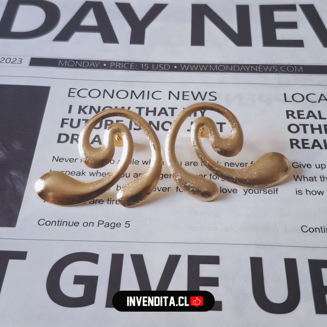 Aros enchapados en oro estilo espiral satinado