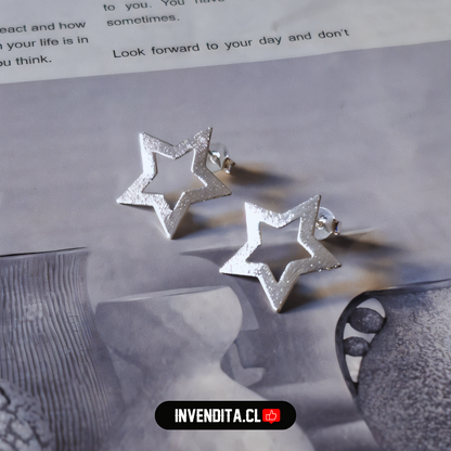 Aros enchapados en plata estrellas satinadas