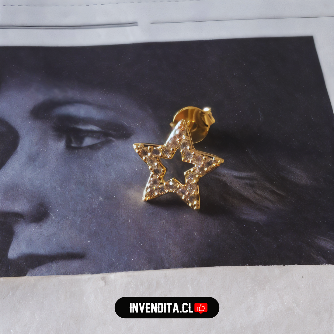 Aros enchapados en oro diseño estrellas con circones