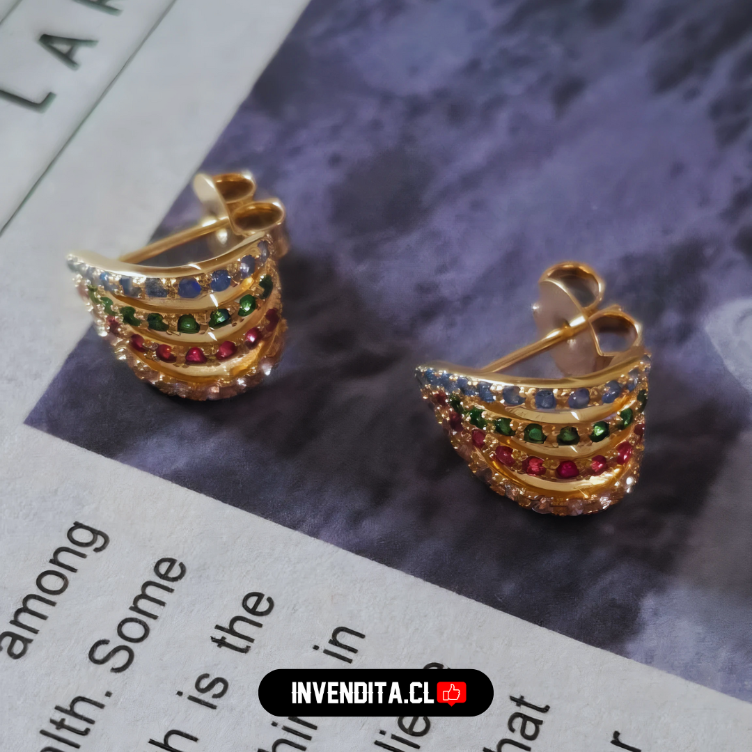 Aros enchapados en oro estilo arqueado con circones de colores