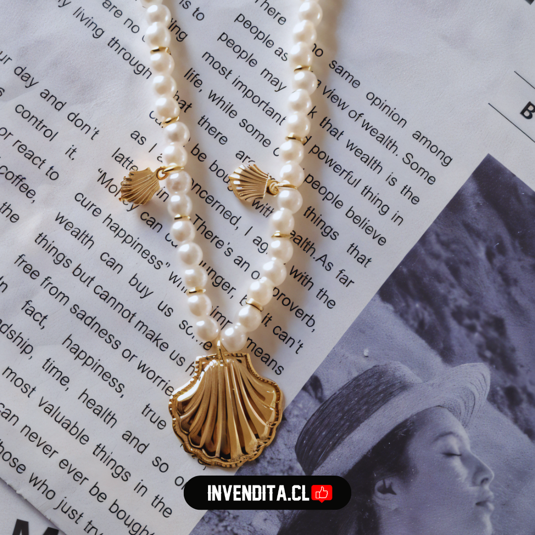 Collar enchapado en oro perlas de imitación con colgantes de concha y terminales dorados