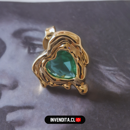 Aros enchapados en oro corazón derretido con circón esmeralda