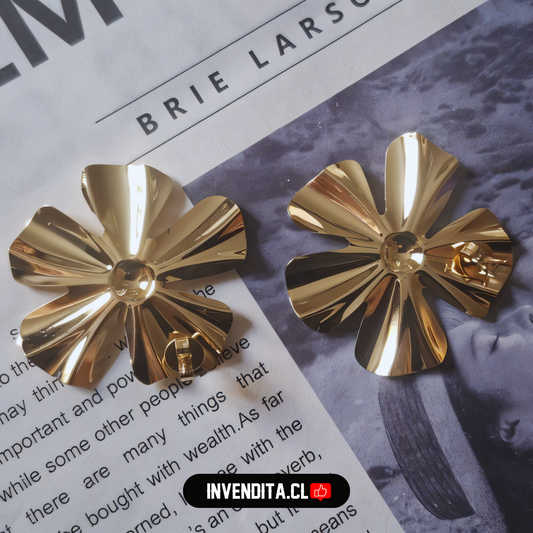 Aros enchapados en oro placa estilo flor satinada
