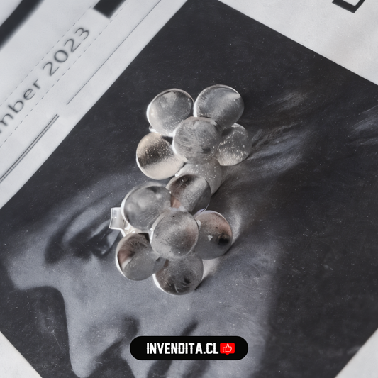 Aros enchapados en plata diseño flor satinada