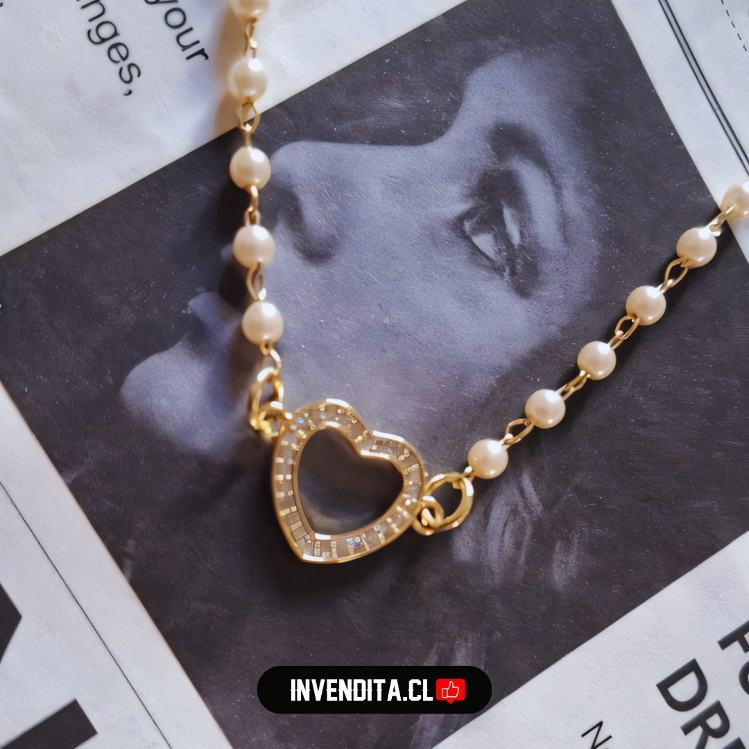 Collar enchapado en oro modelo pequeñas perlas con corazón de circones