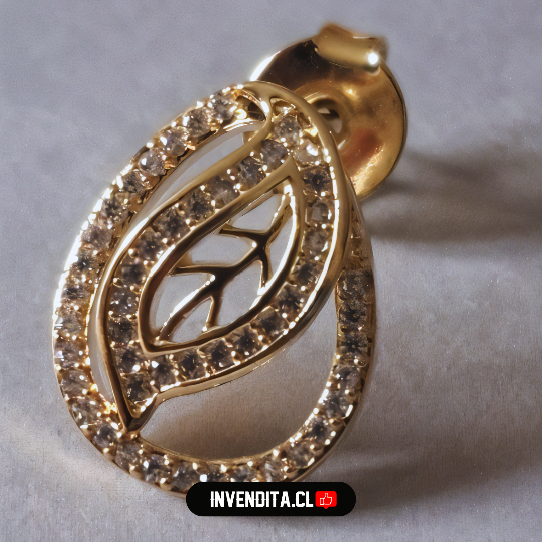 Aros enchapados en oro diseño hoja con circones