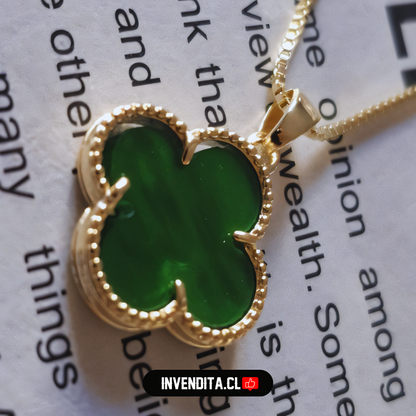 Collar enchapado en oro colgante de flor verde