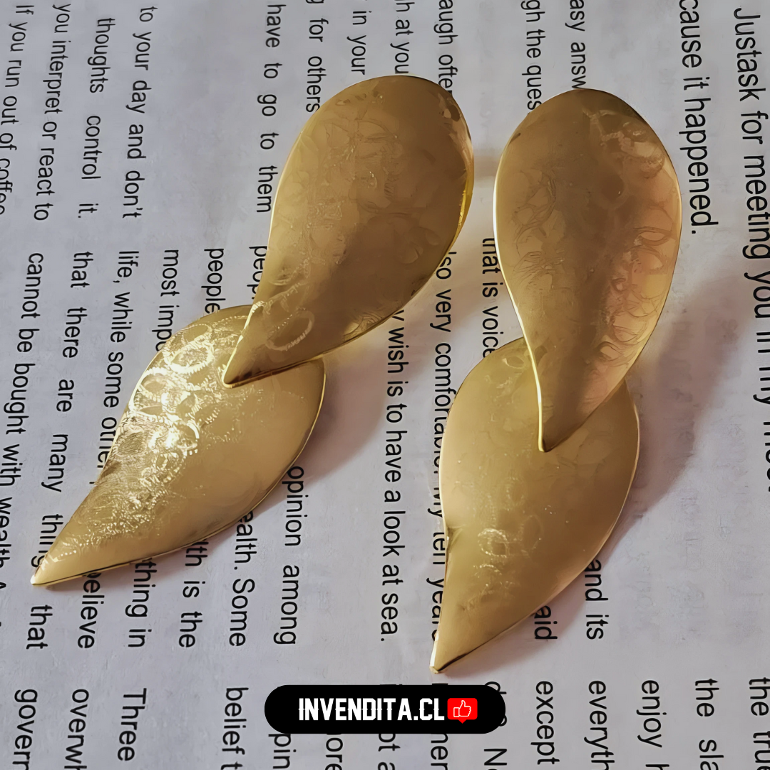 Aros enchapados en oro doble hoja con detalles