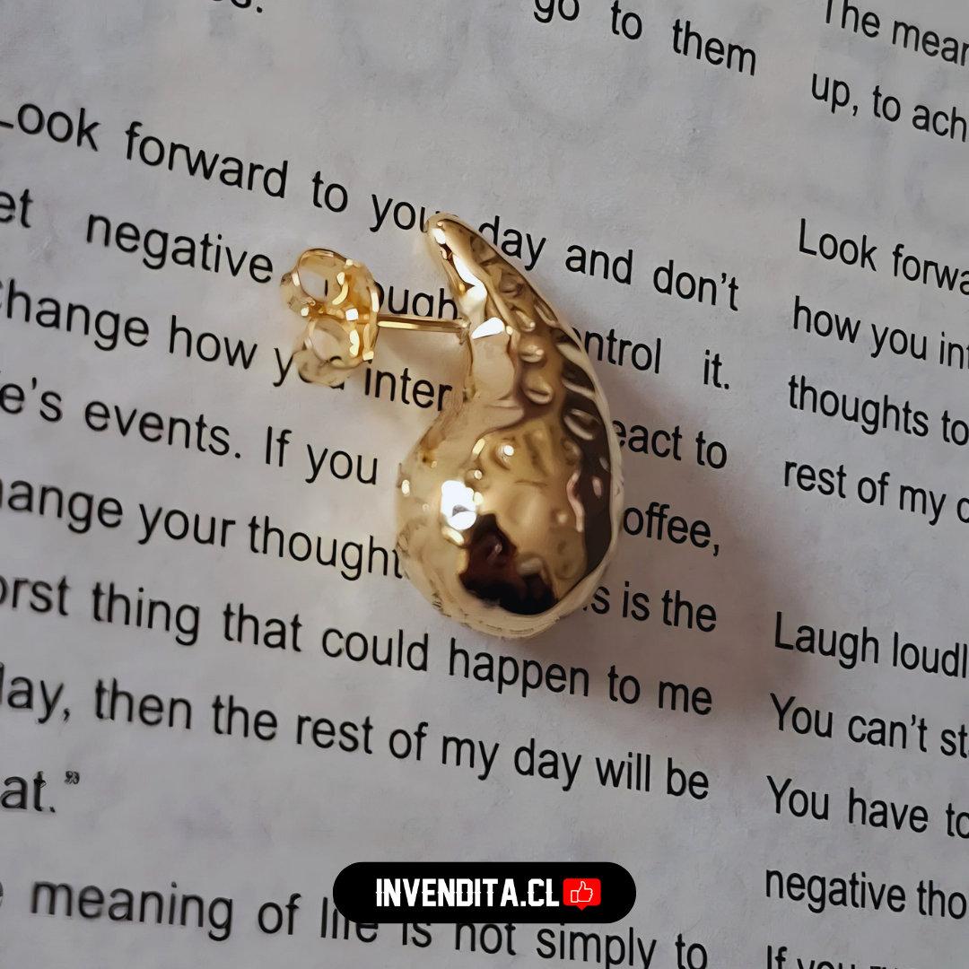 Aros enchapados en oro modelo gota estilo martillada