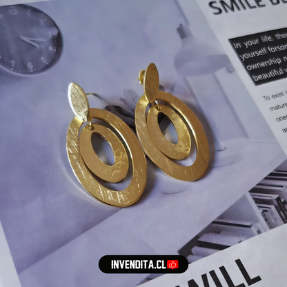 Aros enchapados en oro figuras ovaladas colgantes