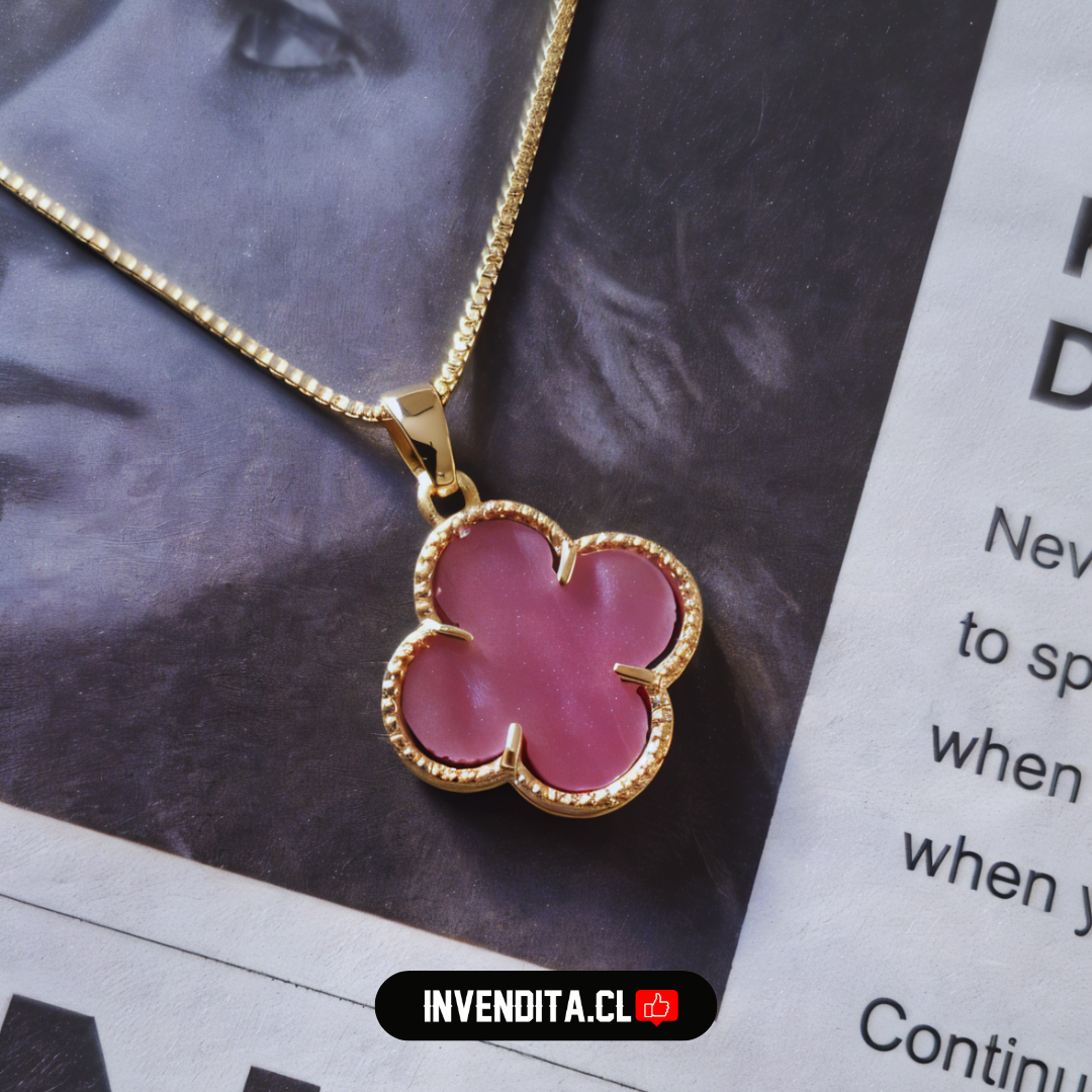 Collar enchapado en oro colgante de flor rosa