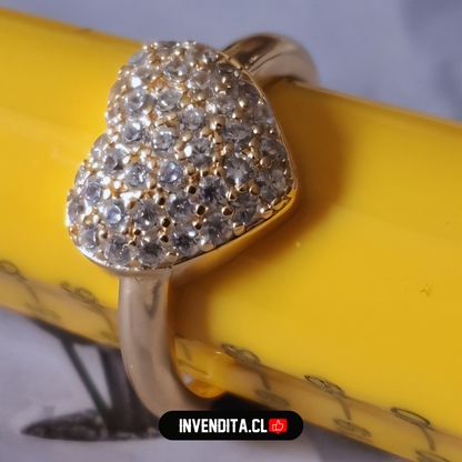 Anillo enchapado en oro diseño corazón con circones