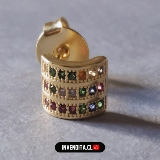 Aros enchapados en oro estilo placa con circones de colores