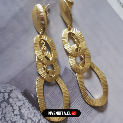 Aros enchapados en oro circulos irregulares satinados