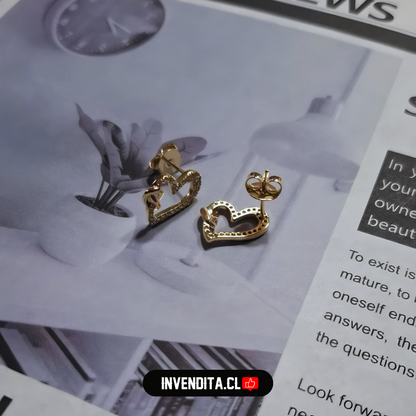 Aros enchapados en oro diseño corazón con circones